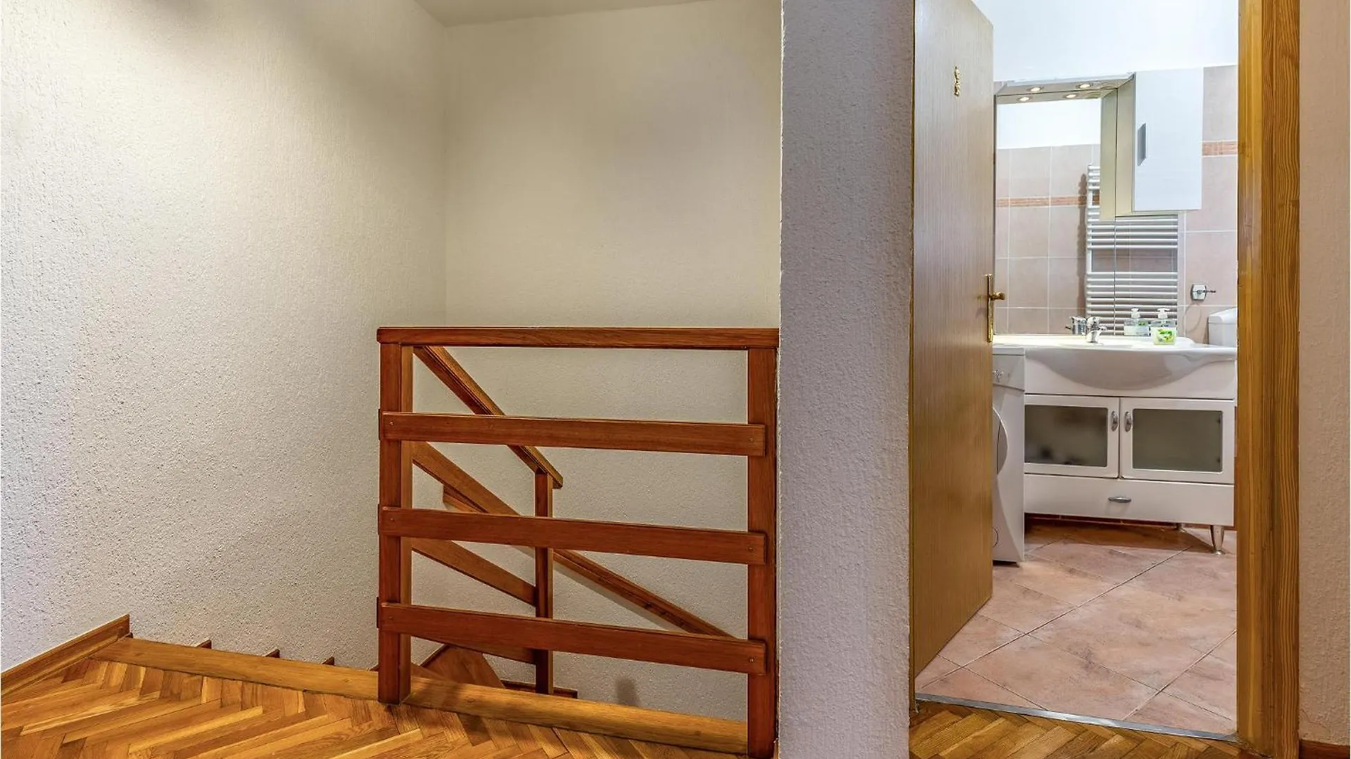 4 Bedroom Beautiful Home In Pola