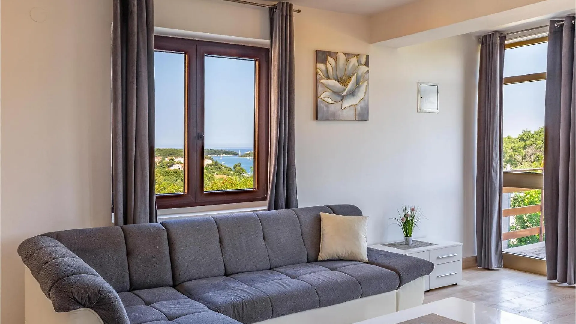 4 Bedroom Beautiful Home In Pola Casa vacanze
