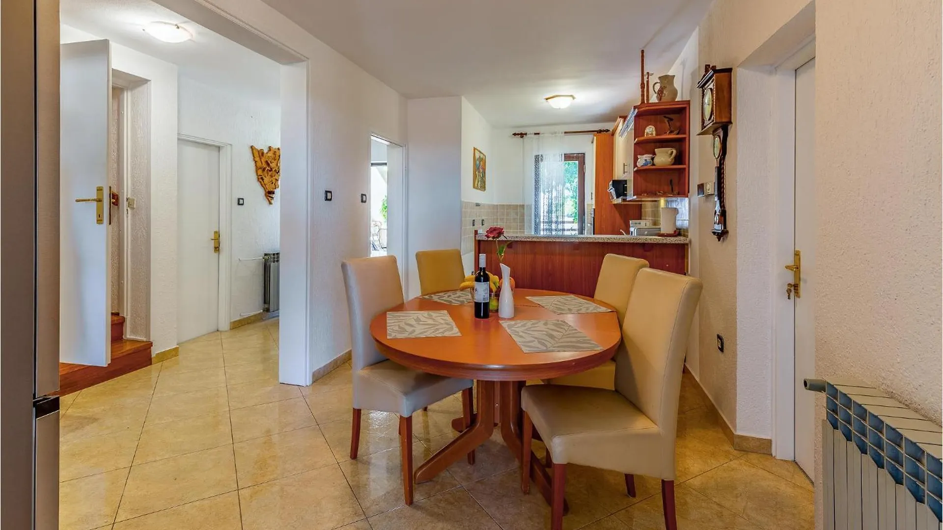 4 Bedroom Beautiful Home In Pola
