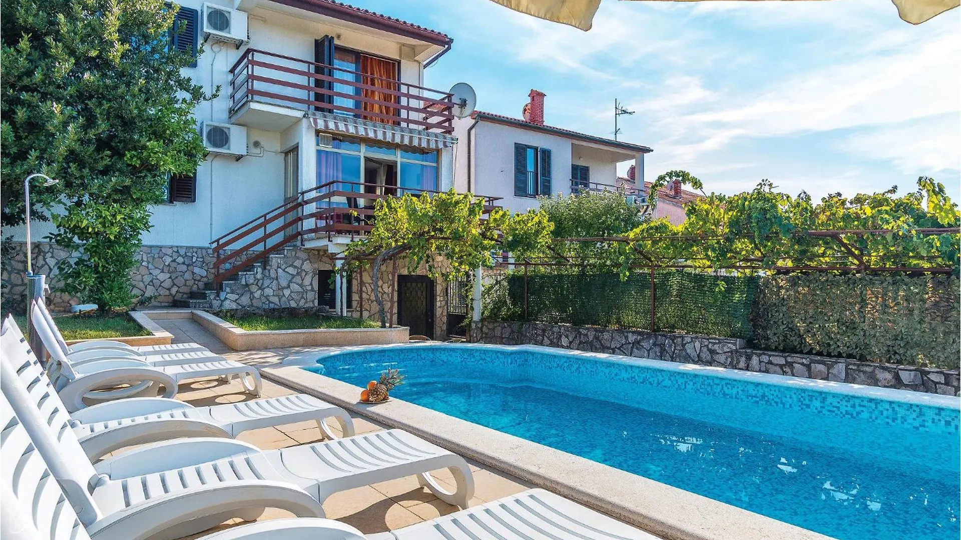 4 Bedroom Beautiful Home In Pola