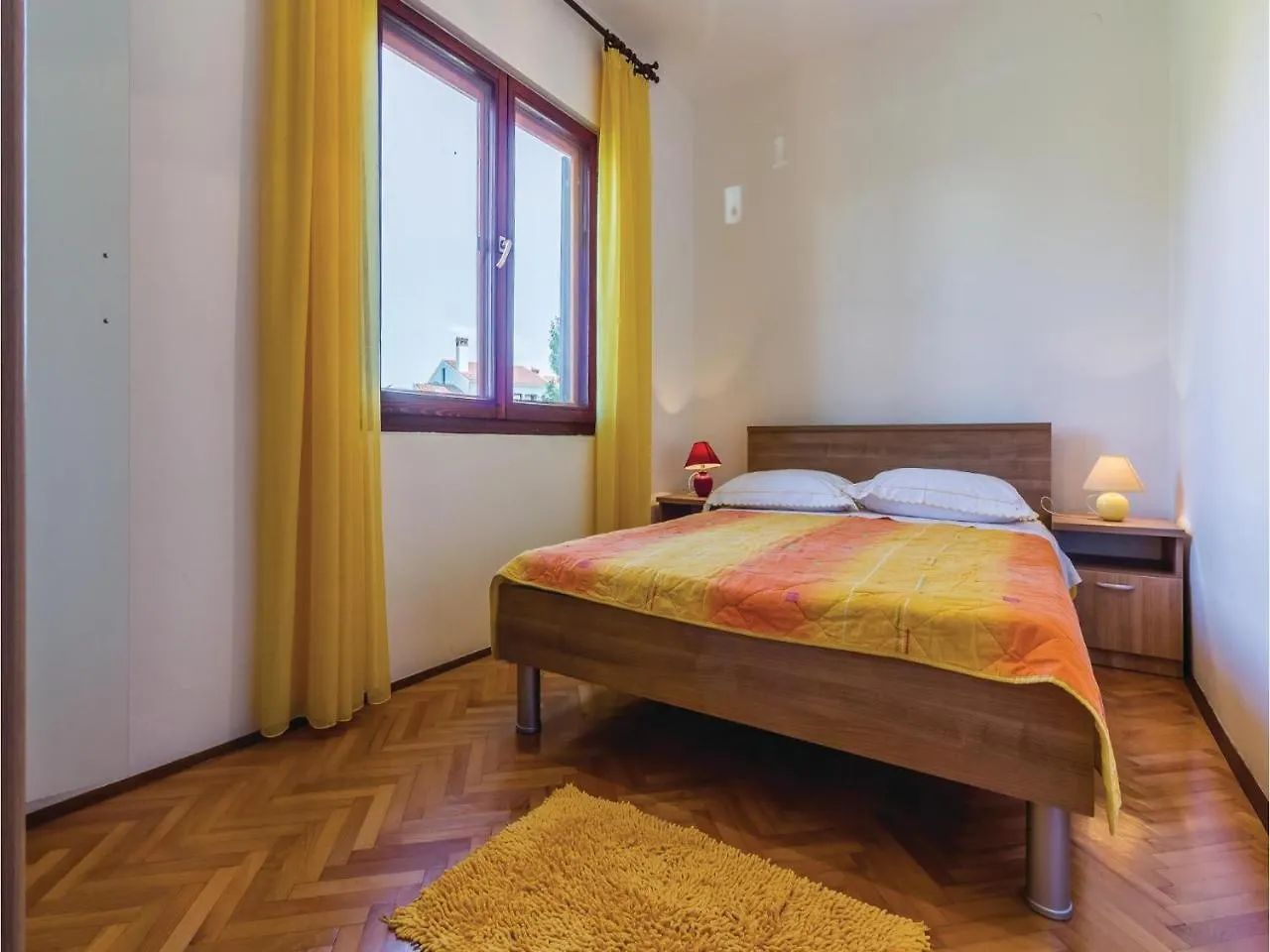 4 Bedroom Beautiful Home In Pola