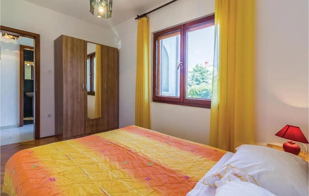 4 Bedroom Beautiful Home In Pola 0*,  Croazia